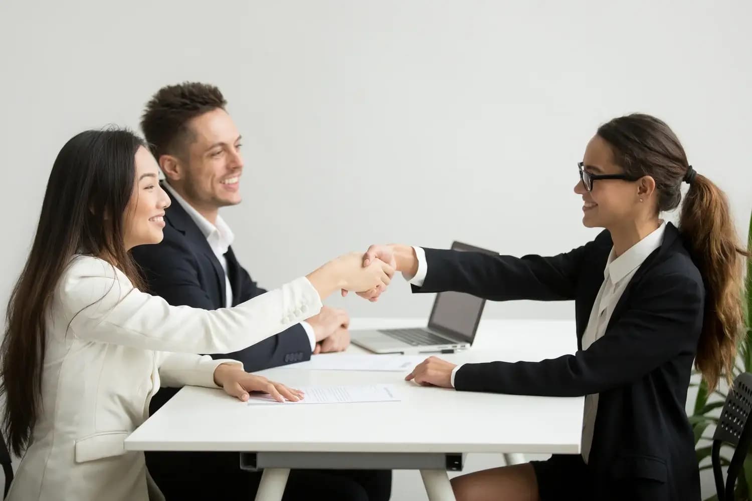 How To Conduct An Interview In 6 Simple Steps